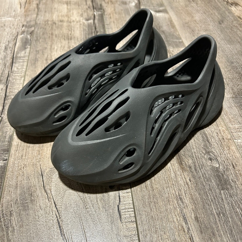 Yeezy Men's Black Sandals